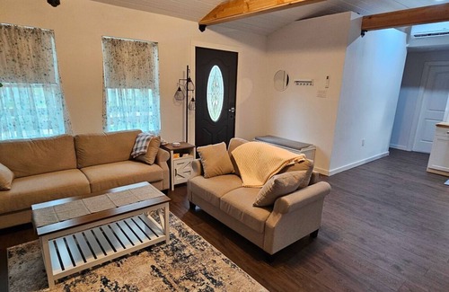 Hillister House | "Lucky Lake House" Quiet community, minutes from Naskila Casino and Restaurant!