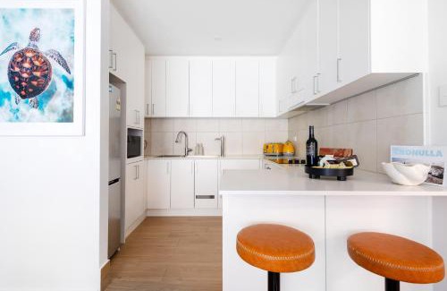 Cronulla Apartment | Lucky's Coastal Retreat, 2 bedroom apartment and parking