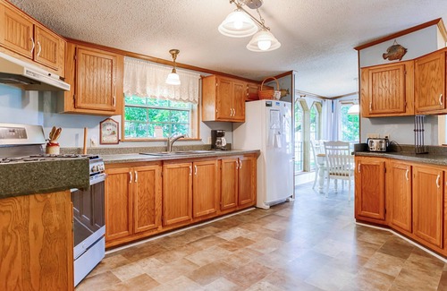 Interlaken Cottage | Lucky Stone Cottage - Quality Affordable Cayuga Lake Vacation