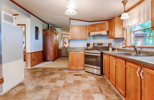 Interlaken Cottage | Lucky Stone Cottage - Quality Affordable Cayuga Lake Vacation