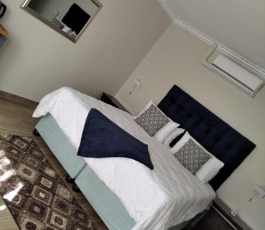 Quigney Beach House | Lucolo Palace B&B - East London