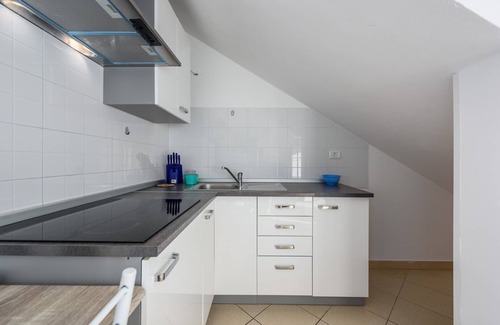 Lovrecica Apartment | LUCREZIA house with apartments/SOFIA APARTMENT