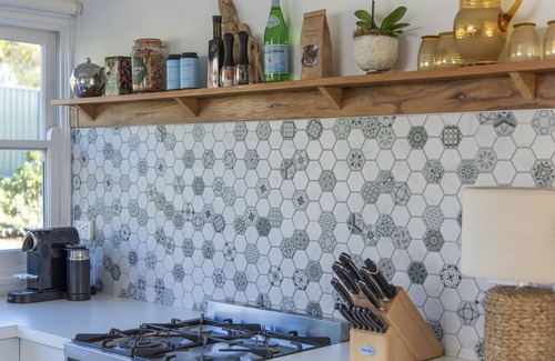 Mollymook House | Lucy's 1960s Retro House Mollymook | Wine | Sunny Veranda | Breakfast | Wifi
