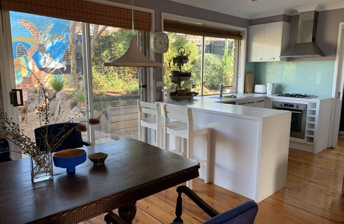 Sunbury House | Lucy's Artist Retreat near Melbourne Airport and Macedon Ranges