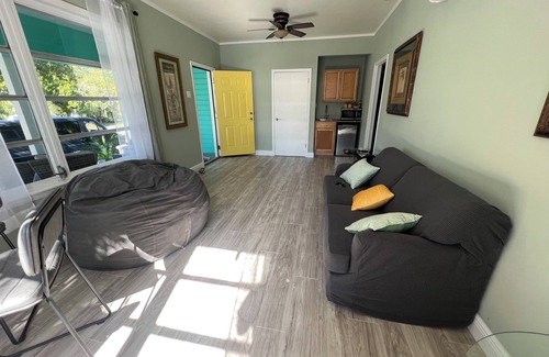Carrabelle Apartment | Lucy’s Beach Hideaway, 2 block to restaurants & waterfront