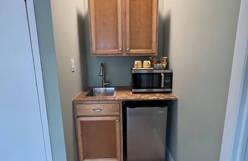Carrabelle Apartment | Lucy’s Beach Hideaway, 2 block to restaurants & waterfront