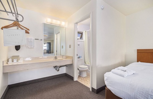 Ludington Hotel | Ludington Pier House