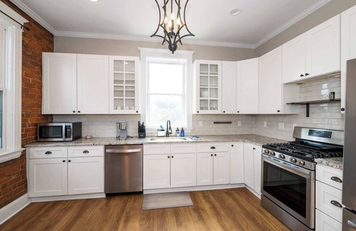 Ludlow House | Ludlow Lodge w/City Views