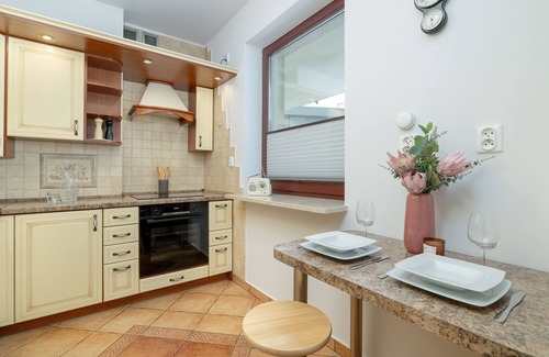 Krakow Apartment | Ludwinowska Cozy Apartment by Renters