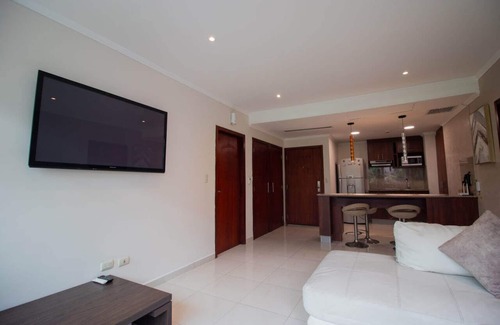 Las Penas Apartment | Lujoso Depa con Piscina - Jacuzzi y Vista al rio Desde la Habitación