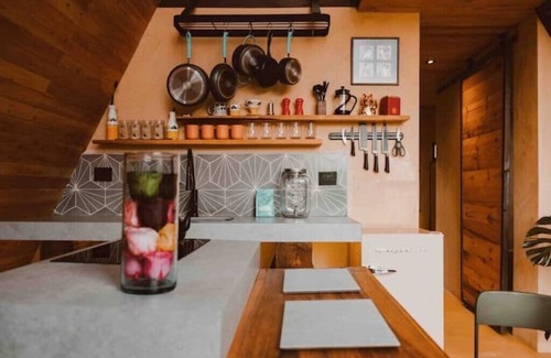 El Penol Ski Chalet | Lujoso Mini Club-chalet con Piscina, Cancha de Bádminton y Jacuzzi Junto al Lago