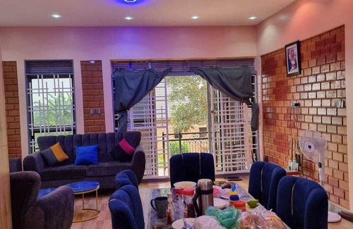 Entebbe House | Lulongo Lakeview Retreat