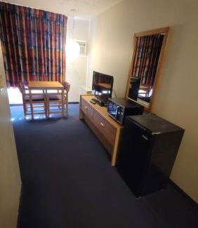 Hayward Hotel | Lumberjack Inn