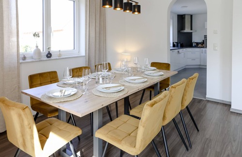 Richard-Strauss-Straße Apartment | Lumen Homes - Design-apt. Nahe Audi und Altstadt, 3 Zimmer, Netflix