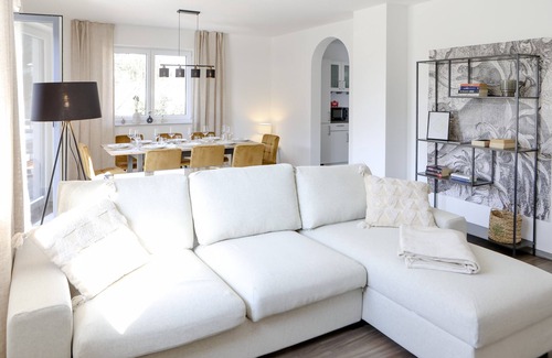 Richard-Strauss-Straße Apartment | Lumen Homes - Design-apt. Nahe Audi und Altstadt, 3 Zimmer, Netflix