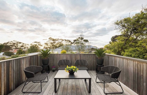 Mount Eliza House | Lumiere - Gas Heated Pool & Stroll to Beach