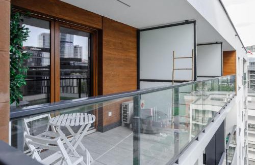 Mirow Apartment | Lumina apartment with parking near Muzeum Powstania