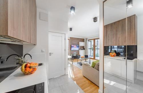Mirow Apartment | Lumina apartment with parking near Muzeum Powstania