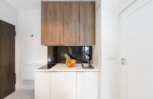 Mirow Apartment | Lumina apartment with parking near Muzeum Powstania