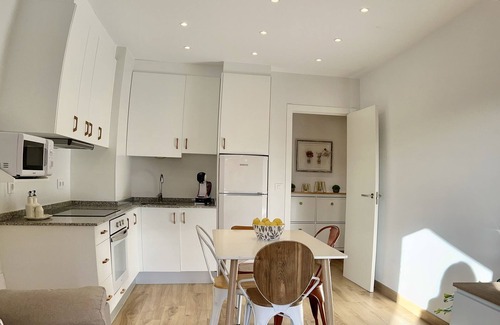 Somo Apartment | Luminoso Apartamento con Terraza a 150 Metros de la Playa de Somo