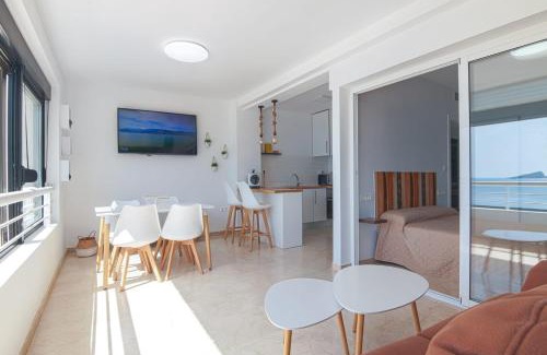 Benidorm Apartment | Luminoso Apartamento en Primera Línea de Playa
