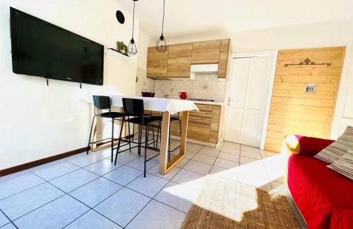 Carona Apartment | Luminoso in centro paese