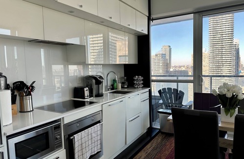 Bay Cloverhill Apartment | Luminous 2-Bdrms Suite w/parking