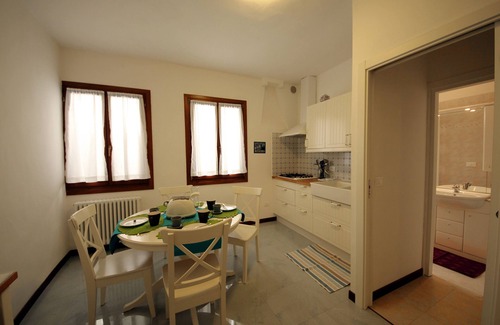 Castello Apartment | Luminous apartment with garden