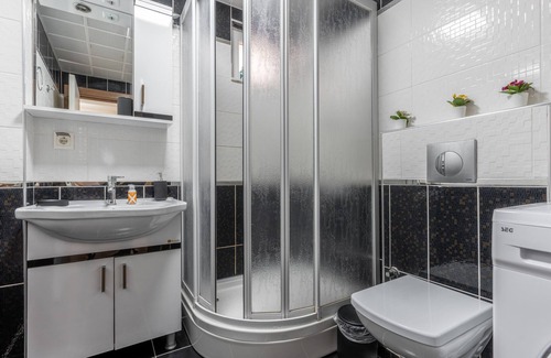 Antalya City Centre Apartment | Luminous Flat 4 min to Hadrian Gates in Antalya