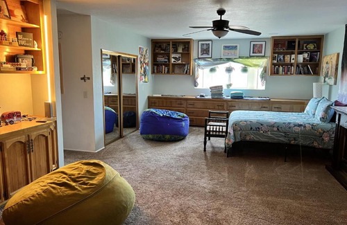 Yucca Valley House | Lunar Eclipse on 4 acres w hot tub