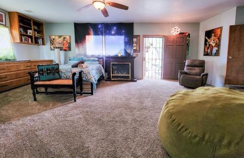 Yucca Valley House | Lunar Eclipse on 4 acres w hot tub