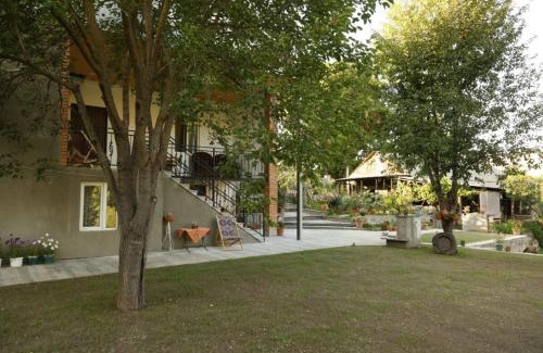 T'ba House | Luni