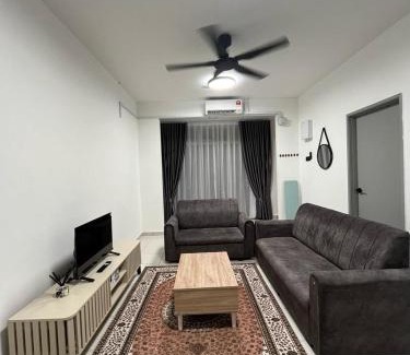 Kampung Jelatang House | LuQ's Homestay