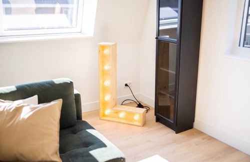 De Bilt Apartment | Luscious 1 Bed Serviced Apartment 65m2 -ESS38L-