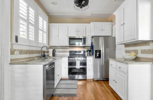 Earlewood House | Lush 4BR on Lincoln