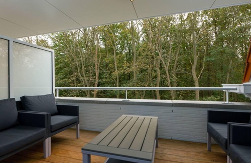 Dishoek Apartment | Lush apartment with roof terrace
