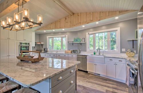 Gilbert House | Lush Gilbert House with Outdoor Oasis on Lake Murray