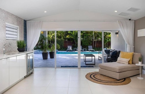 Biscayne Park Villa | Lush Luxury Marvel in Miami w/Pool&Bbq