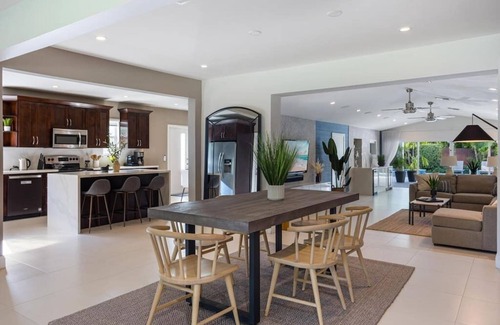 Biscayne Park Villa | Lush Luxury Marvel in Miami w/Pool&Bbq