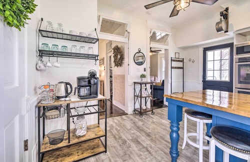 Edinburg House | Lush, Modern Farmhouse w/Mtn Views & Sunroom