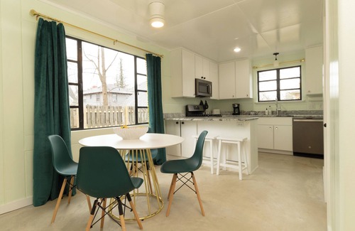Bloomington House | Lustrous Lustron