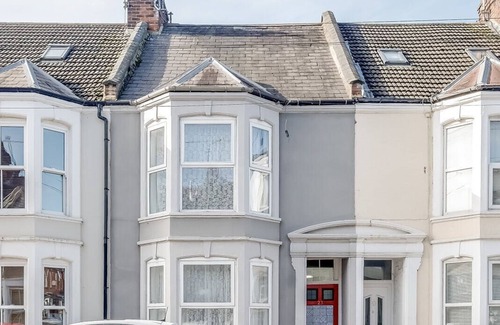 Northampton House | Lutterworth House by Our Home Short Stays