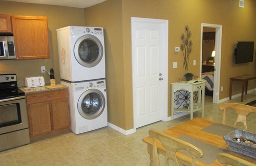 Lake Magdalene Apartment | Lutz Cottage Apartment - Beaches/Busch Gardens/Disney/USF/Pets