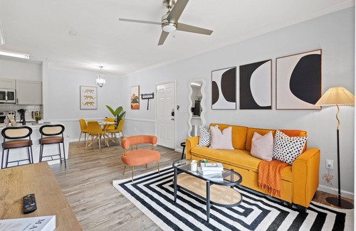 Dallas Apartment | Lux 1BR | Pool, BBQ | Near Medical District & Nightlife | Gated Community