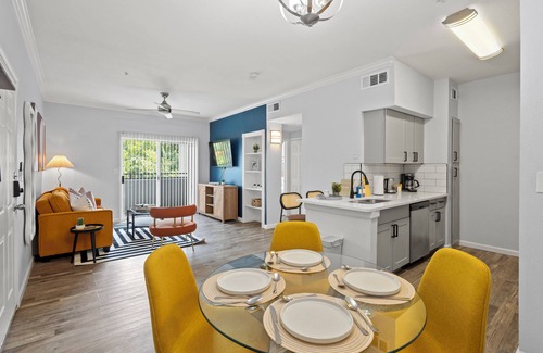Dallas Apartment | Lux 1BR | Pool, BBQ | Near Medical District & Nightlife | Gated Community