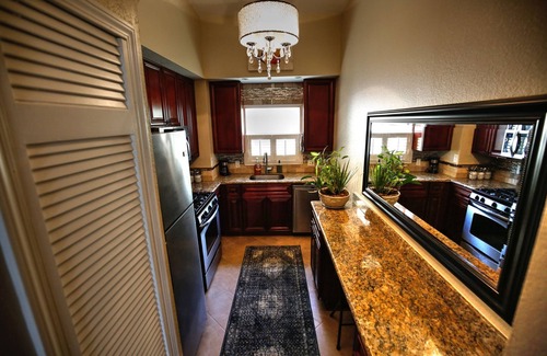 San Jacinto Apartment | Lux 2/1 -Steps 2 BEACH! Huge Living Room ☆ Self Check in ☆ Bikes ☆Grill