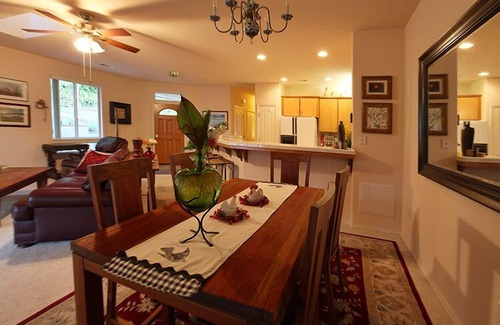 Three Rivers Villa | Lux 2/2 w/firepit 10 min from Sequoia Nat'l Park & beside the Kaweah main fork