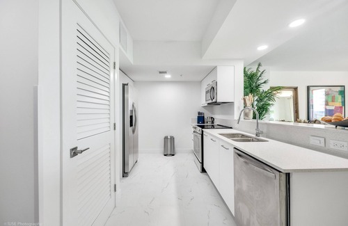Highland Garden Apartment | Lux 3BR City-View Retreat in Hollywood, 4th Floor