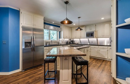 South Tulsa House | Lux 4Bed Contemporary Pool Oasis
