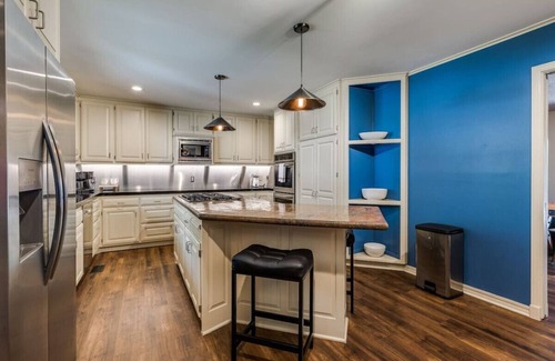 South Tulsa House | Lux 4Bed Contemporary Pool Oasis